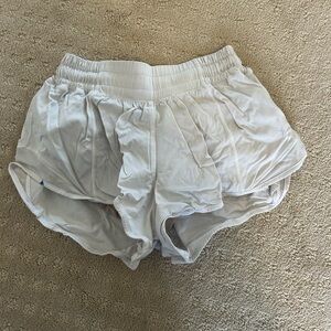 Lululemon hotty hot low-rise shorts white